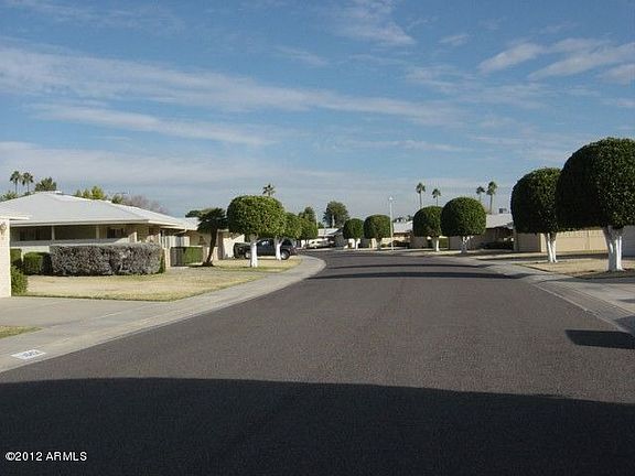 3rd image of 10421 W Camelot Cir