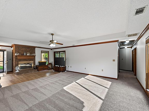 4th image of 320 Patio Pl