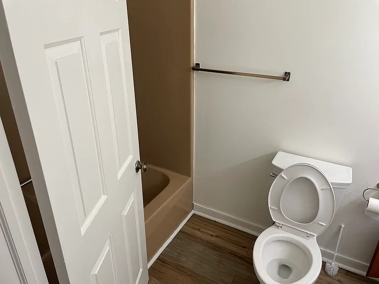 404 Gilbert St #15 — Photo 6