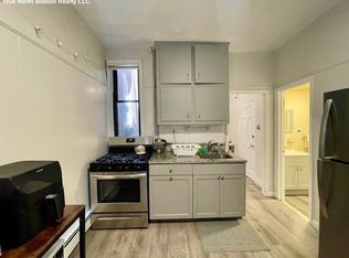 26 Charter St APT 2, Boston, MA 02113