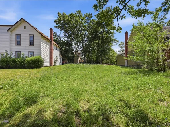 277 Washburn St #2, Lockport, NY 14094