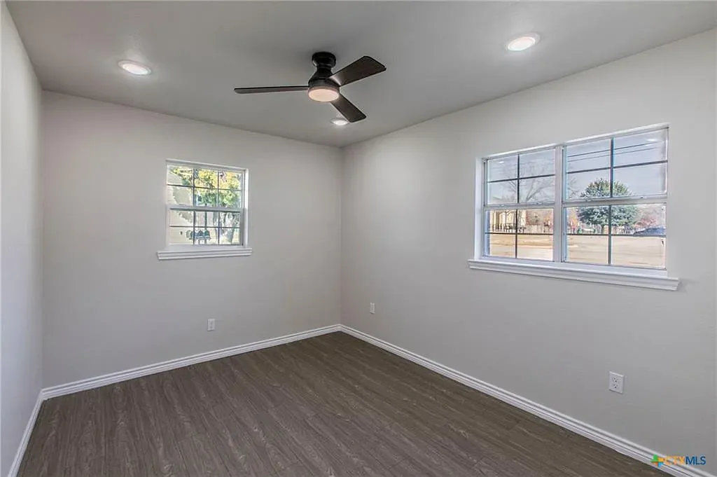 3 bed, 1175 sqft, $1,500 — Photo 4