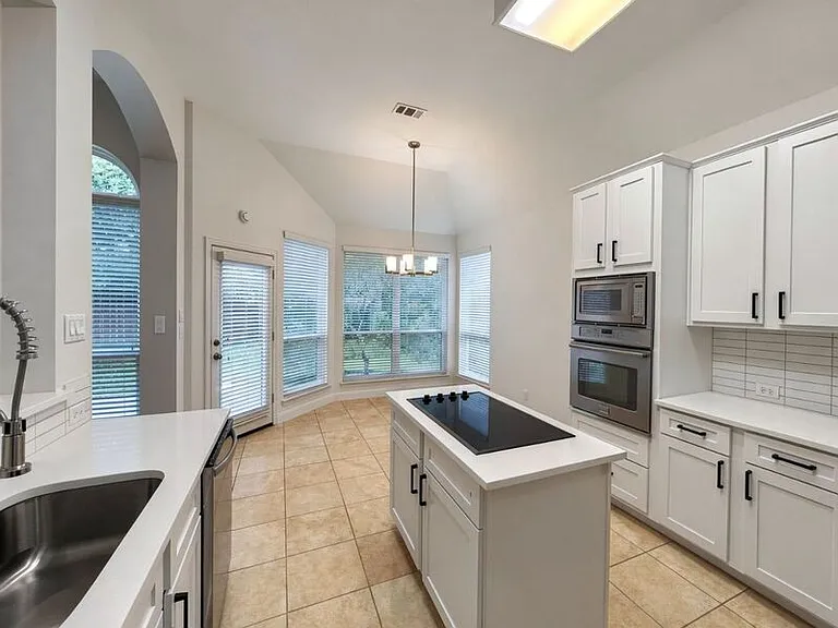 3867 Ridgelake Ct — Photo 10