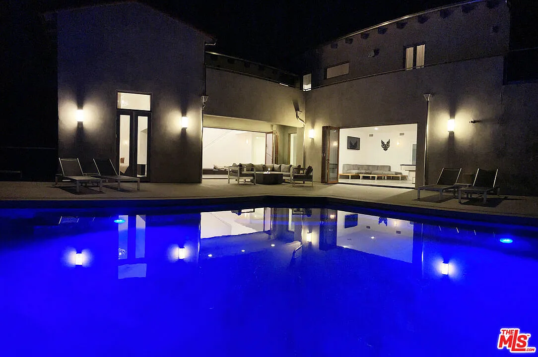 2 bed, 3.5 bath, 4400 sqft, $16,950 — Photo 2