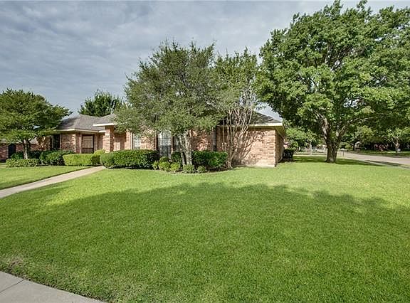 2nd image of 121 Sunny Crest Dr