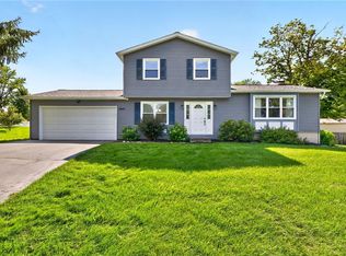 1449 Windsor Cir, Canandaigua, NY 14425