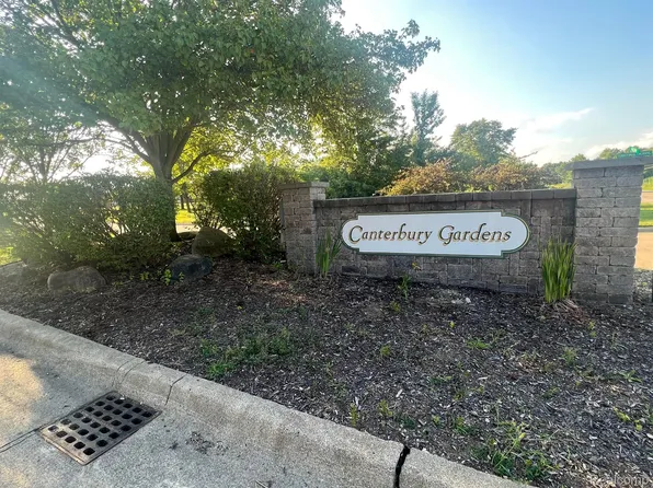 37684 Territorial Crossings Rd, New Boston, MI 48164