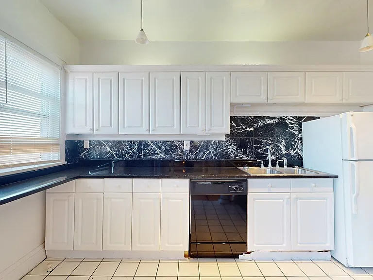 12485 Cedar Rd — Photo 4