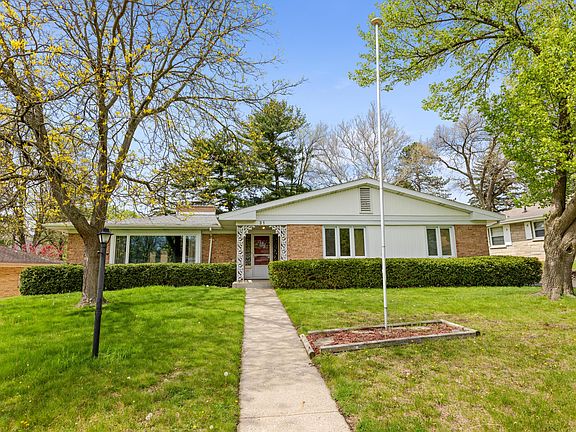 2nd image of 31 Clinton Dr E