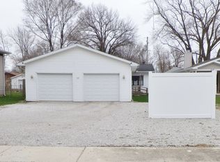 513 1/2 North St, Villa Grove, IL 61956