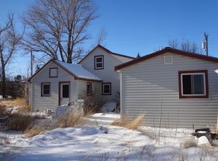 210 3rd St E, Geyser, MT 59447