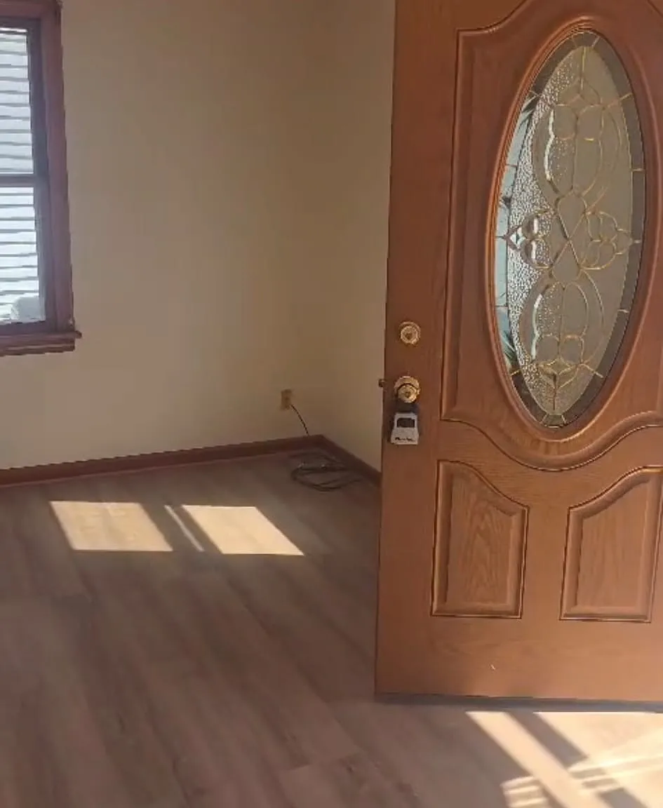 3 bed, 1100 sqft, $1,800 — Photo 2