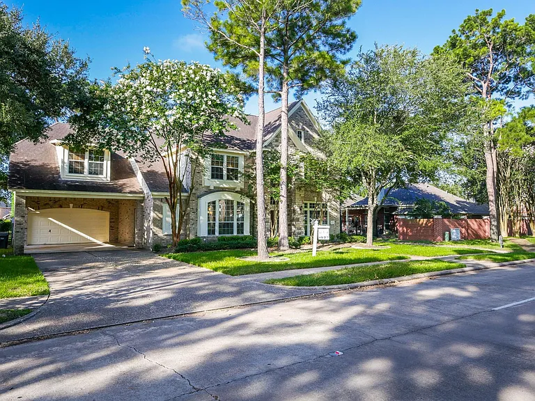 24319 Bay Hill Blvd — Photo 3