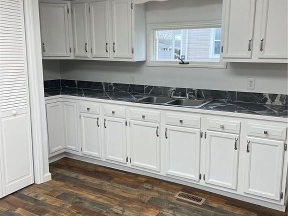 3rd image of 1417 39th St