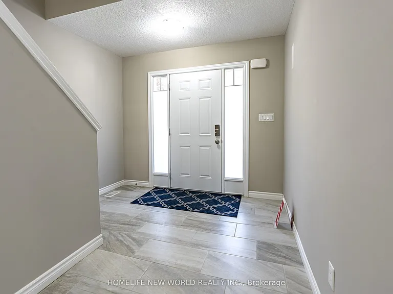 452 Avens St — Photo 3