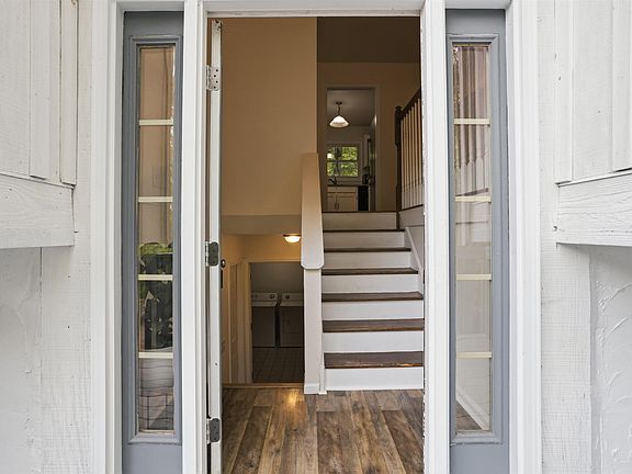 5th image of 42 Valley Cir