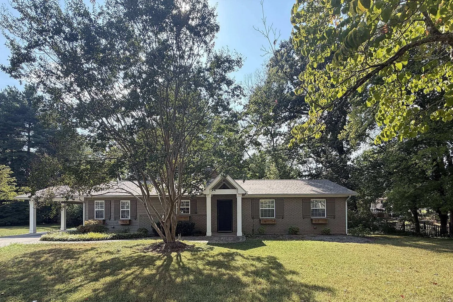 Rocky Hill Area - Updated 3 Bedroom, 2.5 Bath Home — Photo 1