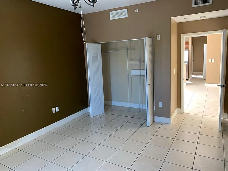 400 SW 2nd St #201 — Photo 8