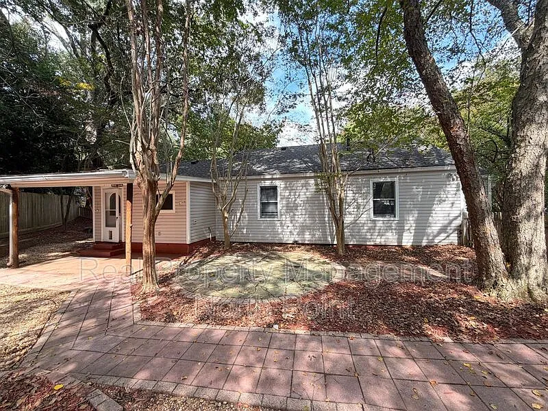 3 bed, 1.0 bath, 1194 sqft, $2,095 — Photo 4