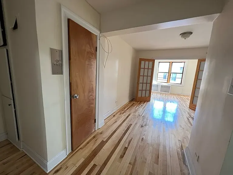 1011 Ocean Ave #4B — Photo 2