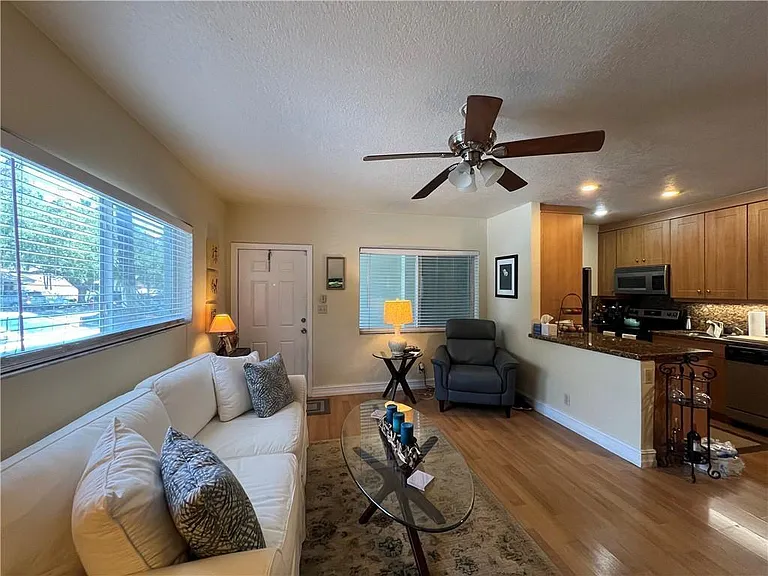1423 Holly Heights Dr #7 — Photo 6