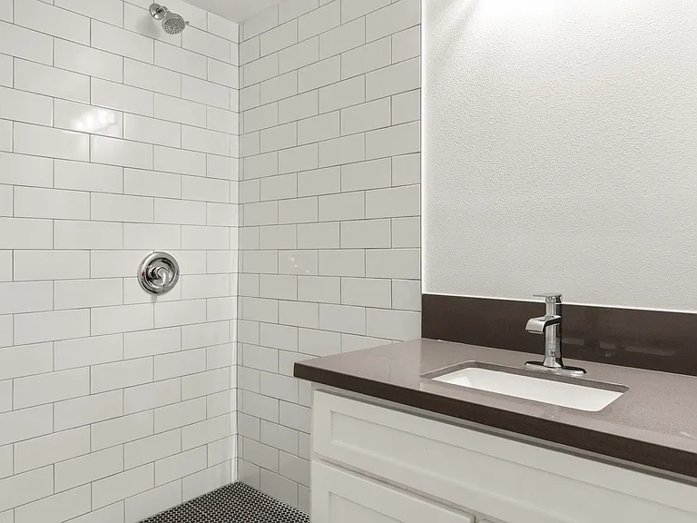 1700 Malcolm Ave — Photo 21