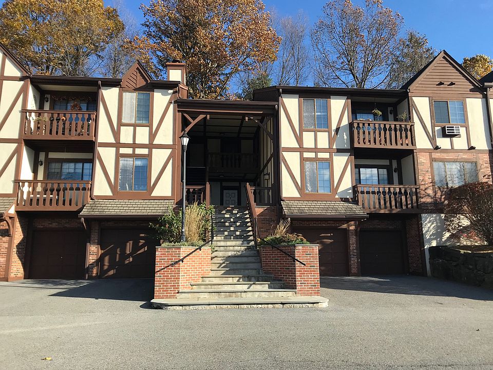 1st image of 111 Foxwood Cir #111