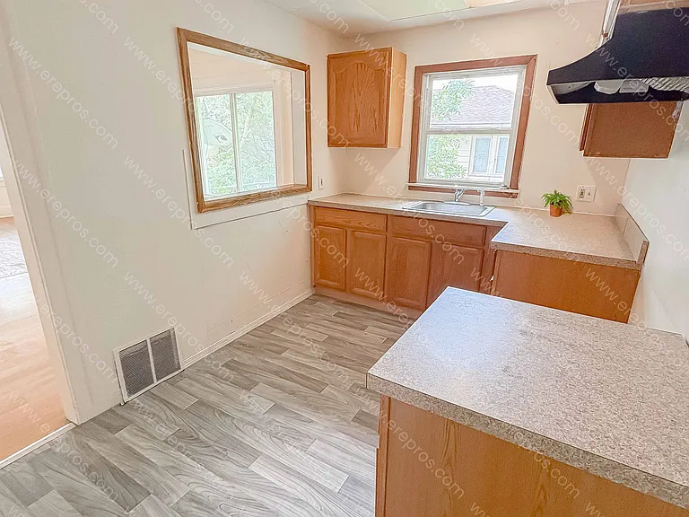 971 Woodbridge St — Photo 6