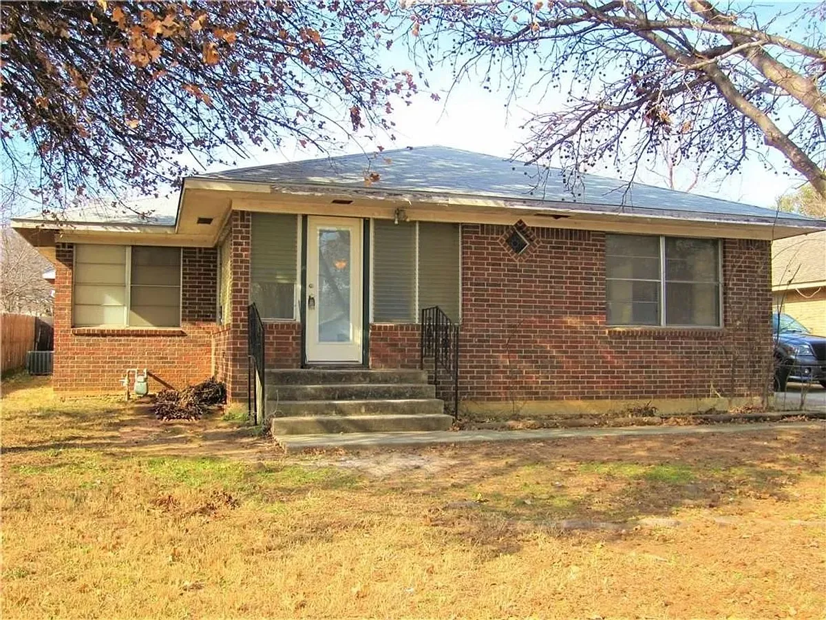 Building Photo - 709 Jannie St