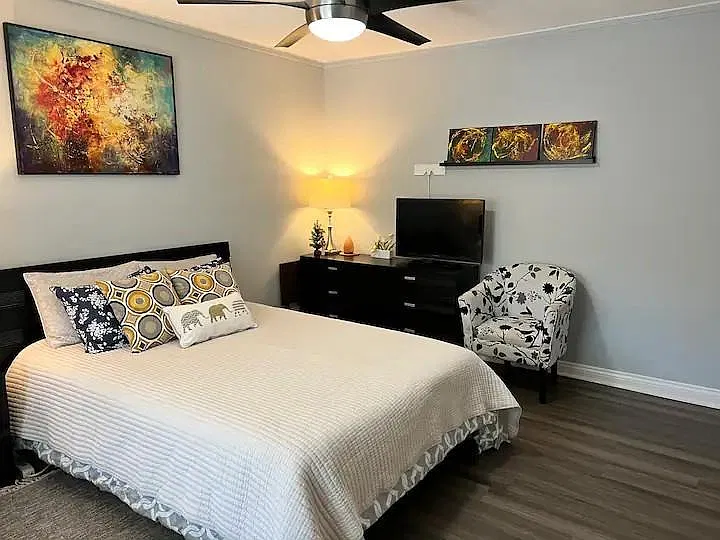 3 bed, 2.0 bath, 1827 sqft, $3,300 — Photo 4