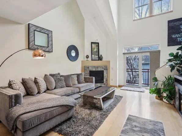 1037 Williamson St Unit 204, Madison, WI 53703
