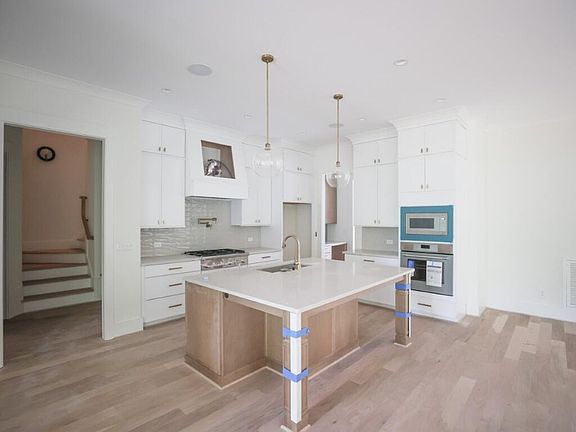 4th image of 5308 Parkwood Dr