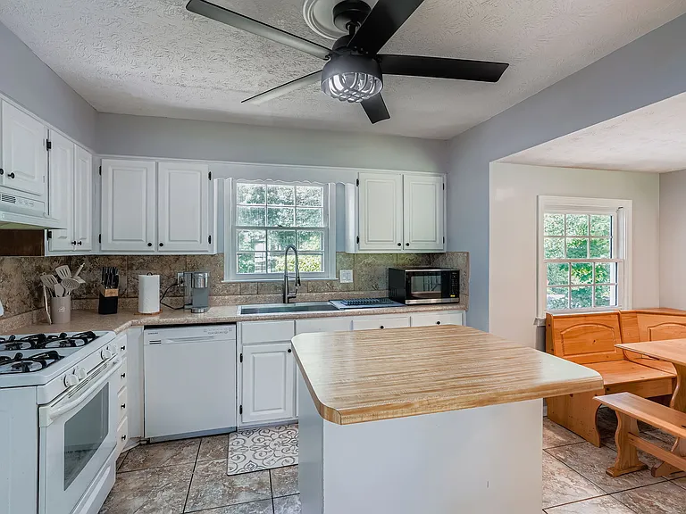 2872 Clearbrook Dr — Photo 14