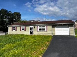 444 S 9th St, Akron, PA 17501