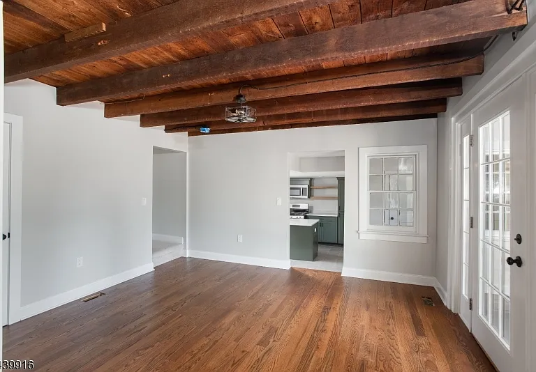 230 Skillmans Ln — Photo 3