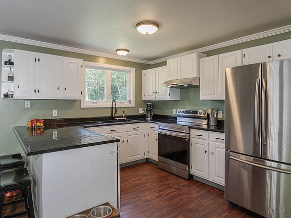 2nd image of 205 Sugar Maple Lane
