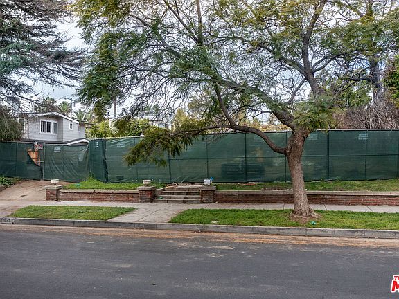 3rd image of 1551 N Sierra Bonita Ave