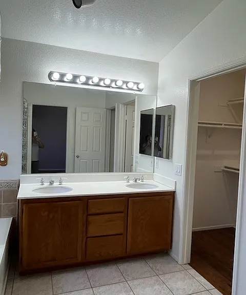 540 E Calora St — Photo 27