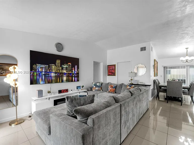 11506 SW 124th Pl — Photo 4