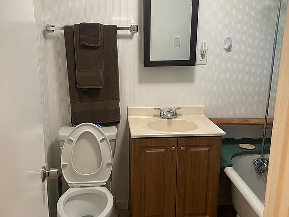 2nd image of 113 W Walnut St #2