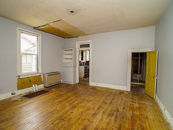5th image of 215 S Taylor St