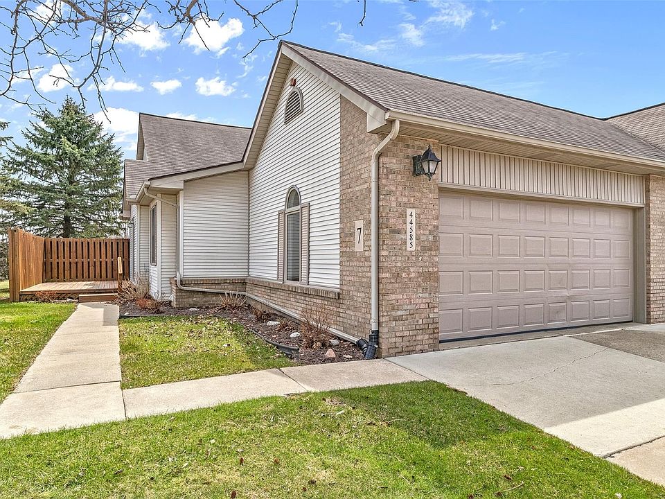 1st image of 44585 Meadowcreek Ln
