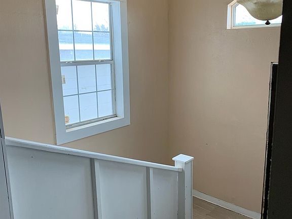 3rd image of 1201 Wellhausen Ave