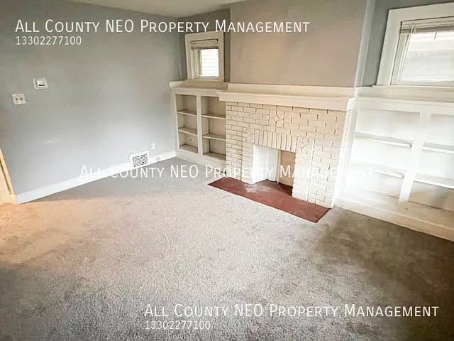 Bright 2-Bedroom Apartment with New Carpets Don't Wait!! — Photo 2