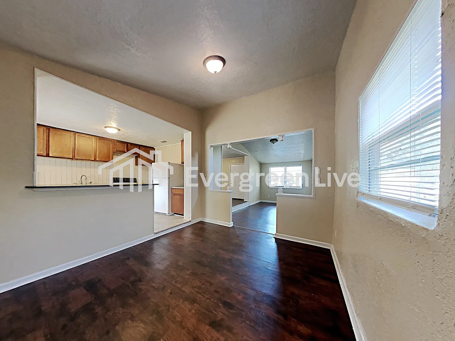 3 bed, 1.0 bath, 1358 sqft, $1,345 — Photo 4