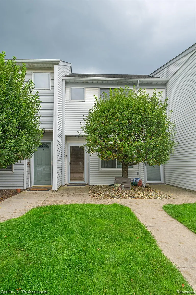 25 Rosebud Ln #30 photo 1