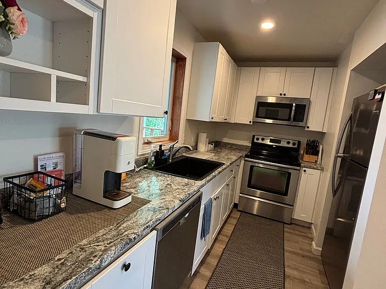 2803 Wilson St — Photo 4