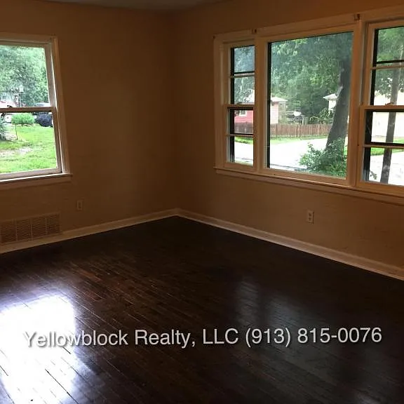 9246 Walnut St — Photo 3