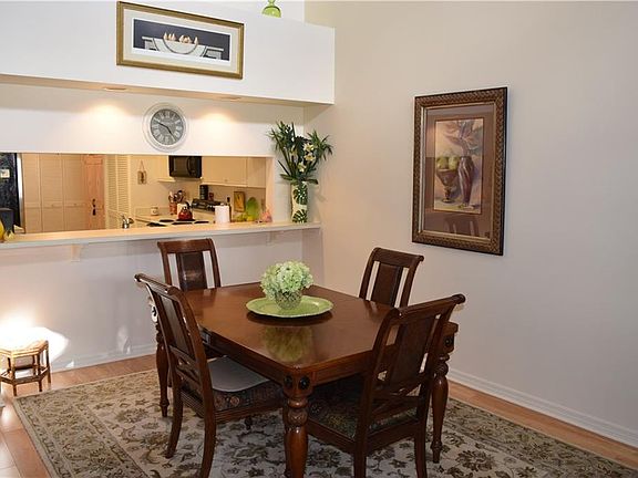 5th image of 320 Vista Ct