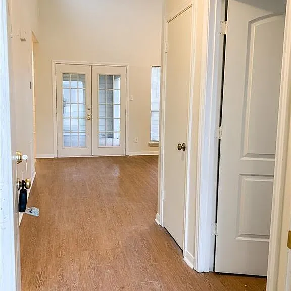 814 Camellia Ct — Photo 2